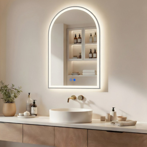 Nepravidelné zrcadlo s LED podsvícením – 70x100 cm ve stříbrném hliníkovém rámu