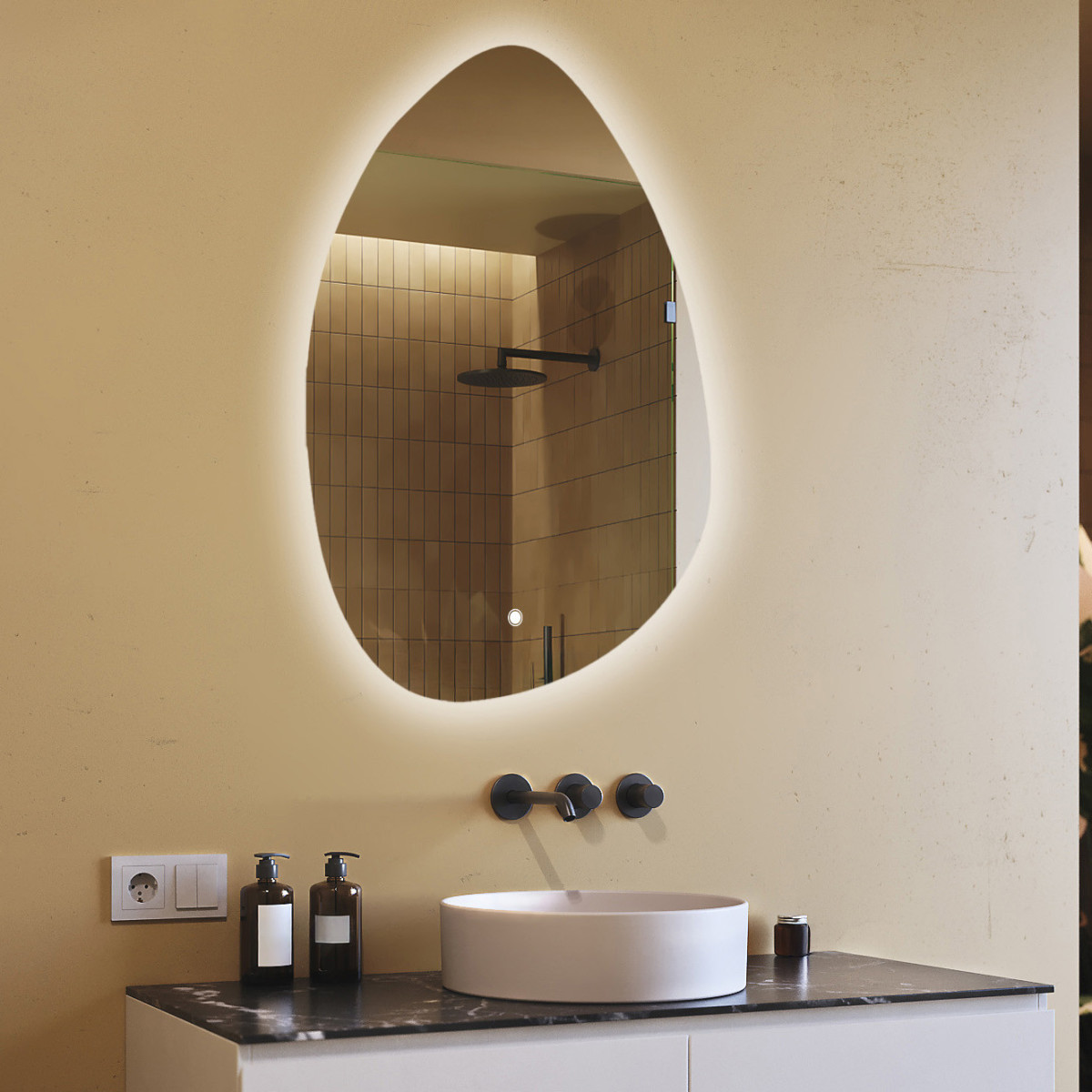 Specchio irregolare con illuminazione, 64x94 cm, bicolore, interruttore tattile