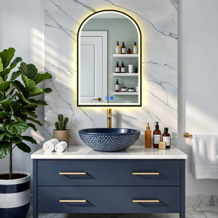 70x100 cm Specchio irregolare con illuminazione a LED in cornice di alluminio nero