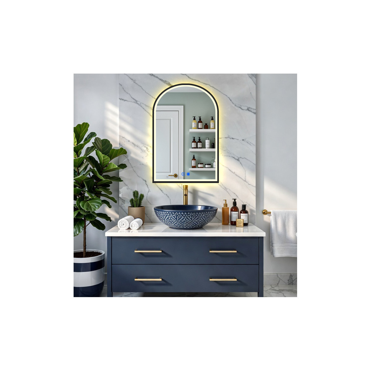 70x100 cm Specchio irregolare con illuminazione a LED in cornice di alluminio nero