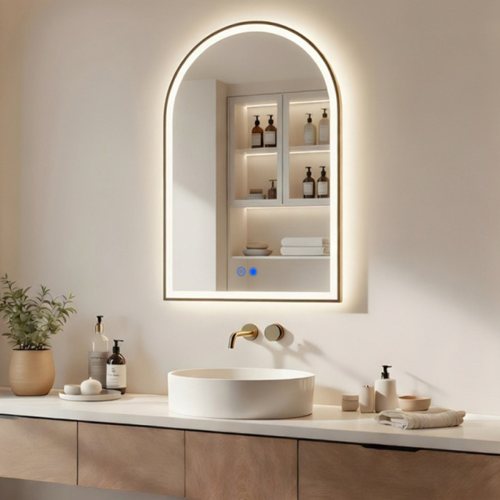 Nepravidelné zrkadlo s LED podsvietením – 70x100 cm v zlatom hliníkovom ráme